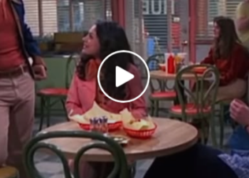 U0331009 Donna wasn’t impressed at all 😐 Part 2 👆 #That70sShow